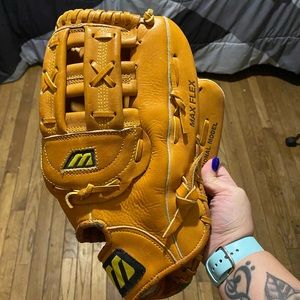 Men’s Mizuno Baseball Glove ( righty )
